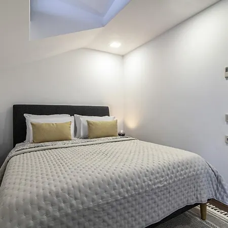 Sleek Flat With Great Location In Sisli *