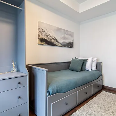 Sleek Flat With Great Location In Sisli *