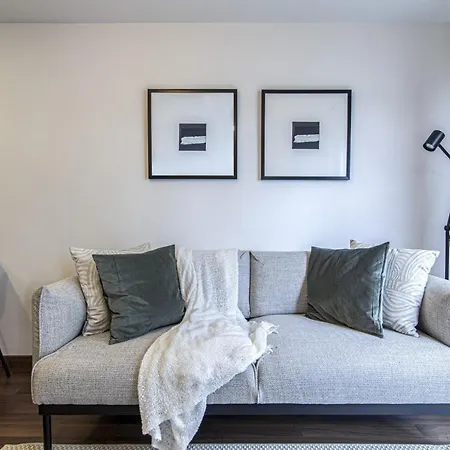 Apartment Sleek Flat With Great Location In Sisli